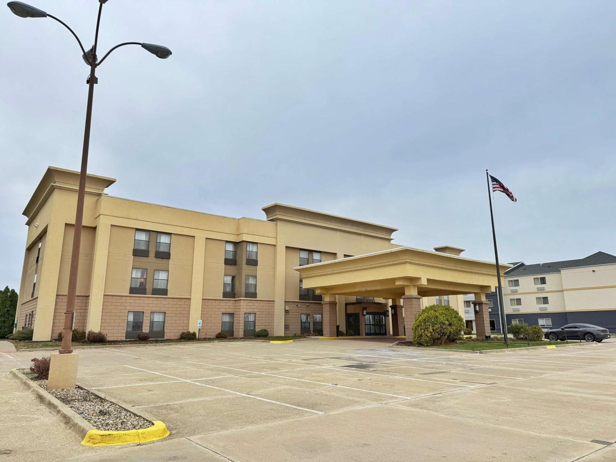 Surestay By Best Western Forsyth Decatur Esterno foto